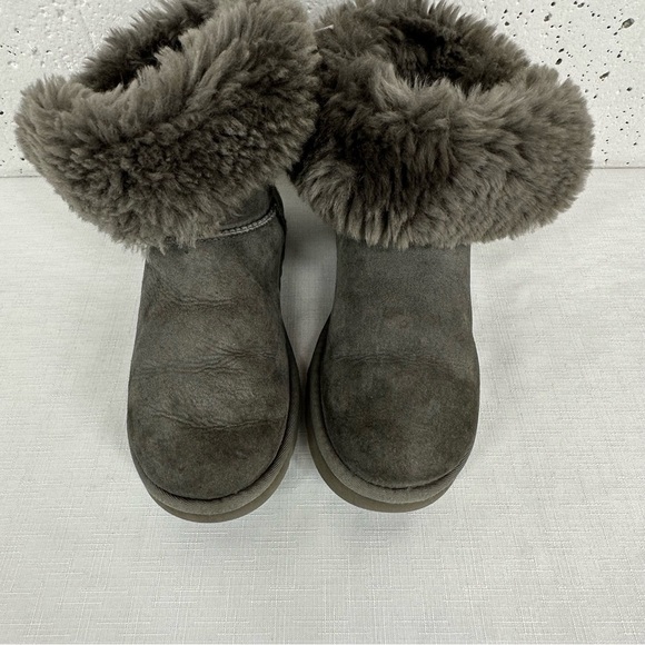 UGG Size 6 Bailey Button Gray Suede Shearling Boots - Picture 3 of 17